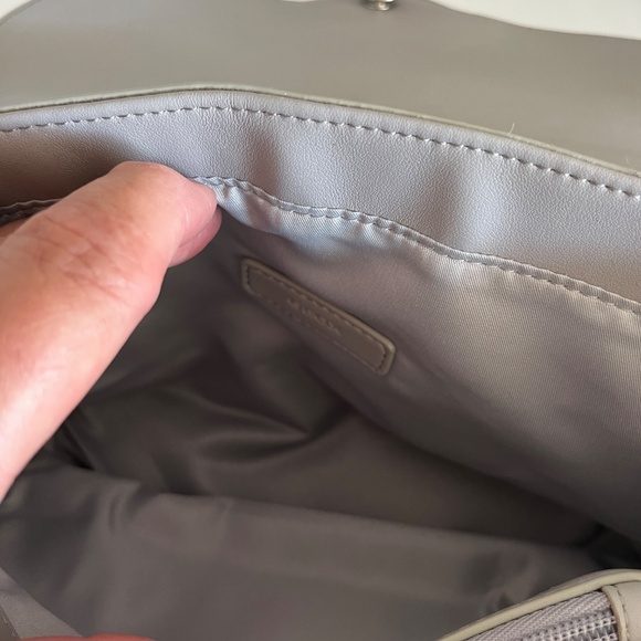 Leather bag with handle and crossbody strap - Picture 8 of 17